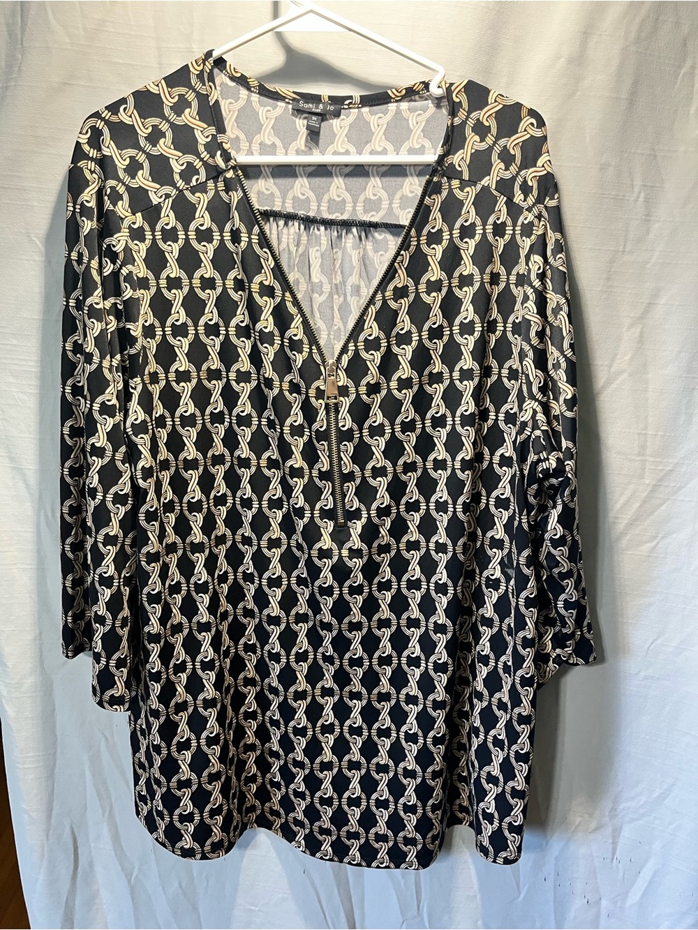 Sami & Jo Black and White Chain-Print Zip V-Neck Tunic